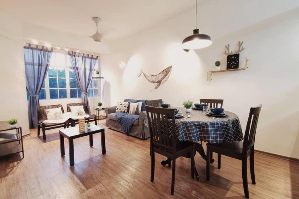 Ees Whale House - Homestay 3 Min Walk To Beach 峇都丁宜 外观 照片